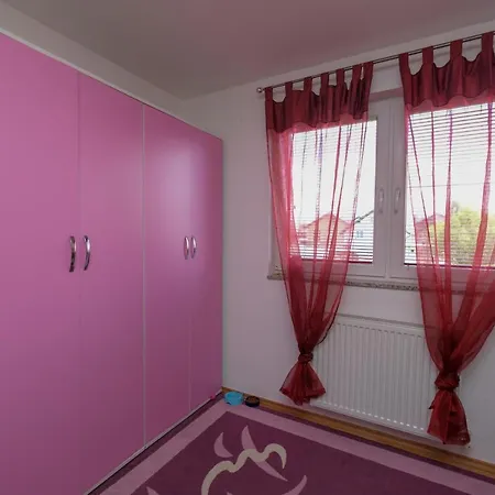 Βίλα Melek 4 Bedrooms Σαράγεβο