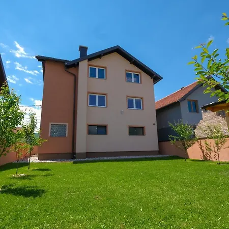 Melek 4 Bedrooms 别墅