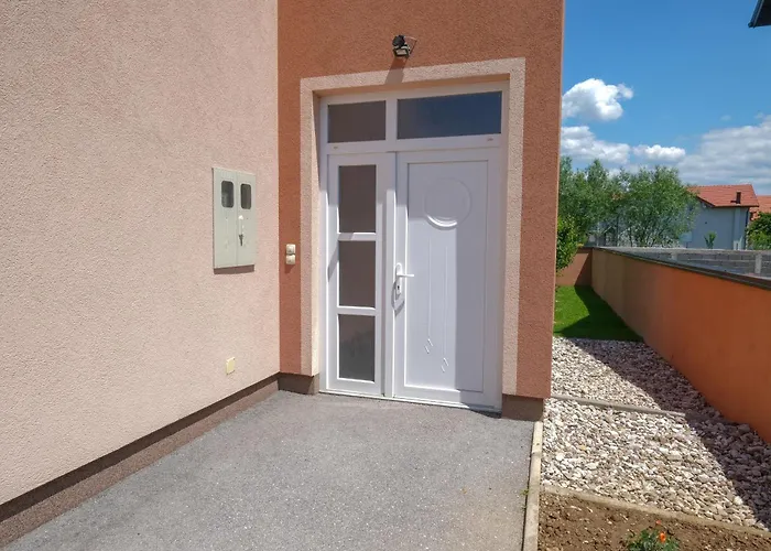 Melek 4 Bedrooms 塞拉耶佛